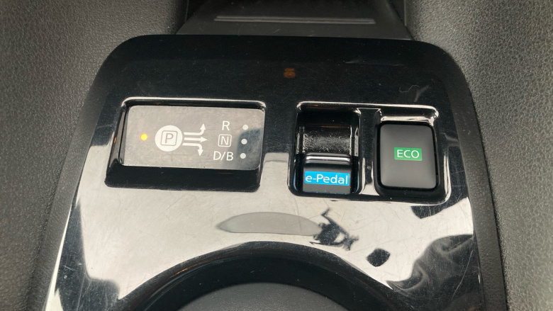 Nissan LEAF 110kW N-Connecta 39kWh 5dr Auto Electric Hatchback